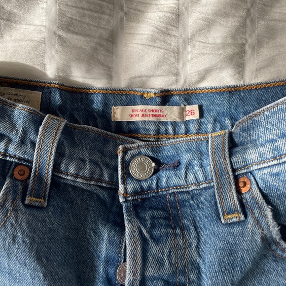 LEVIS Ribcage Short - Picture 2 of 3